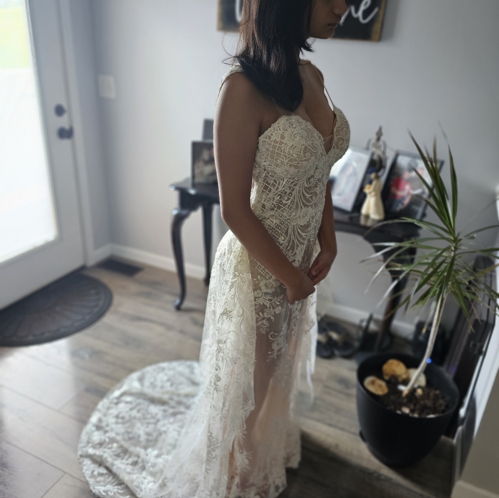 Elegant Lace Wedding Dress